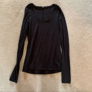 EUC Lululemon black long sleeve shirt size 4 6